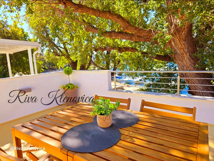A Riva apartman emeleti terasza Klenovicában